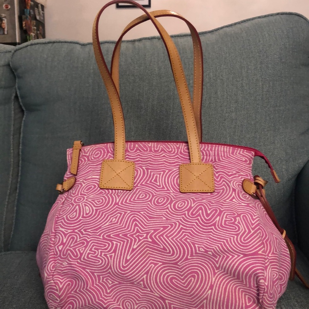 Dooney & Bourke pink purse AMAZING CONDITION